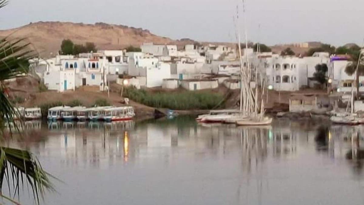 Ashraf Apartment *